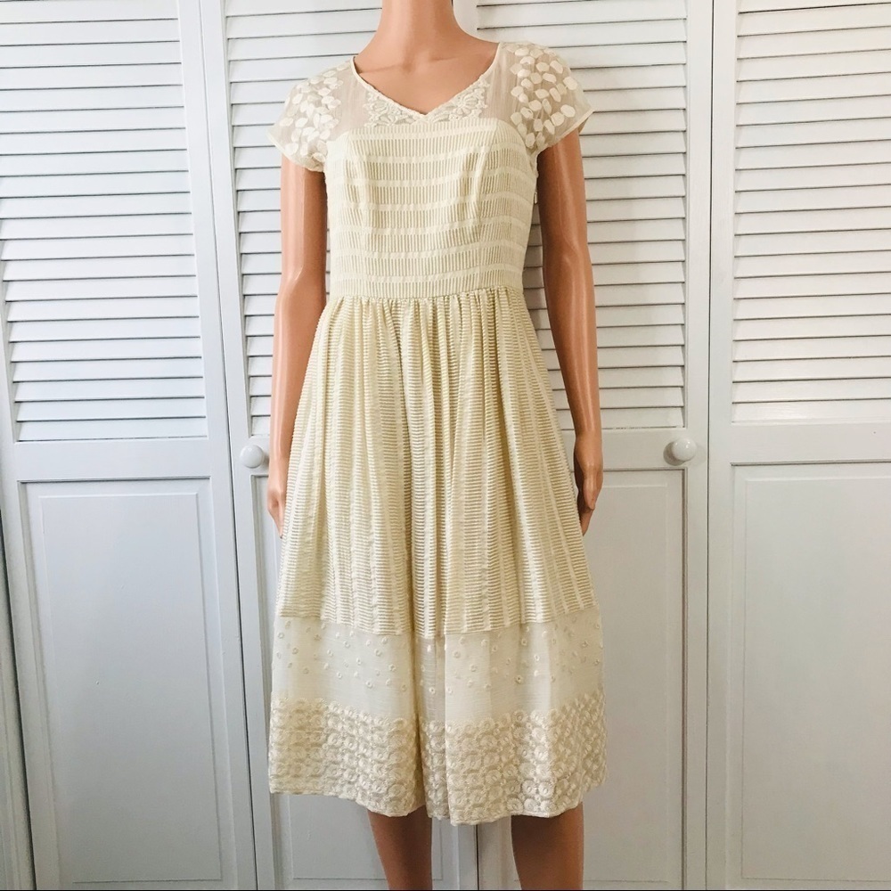 Price is firm MOULINETTE SOEURS Cream Short Sleeve Dress Size 4